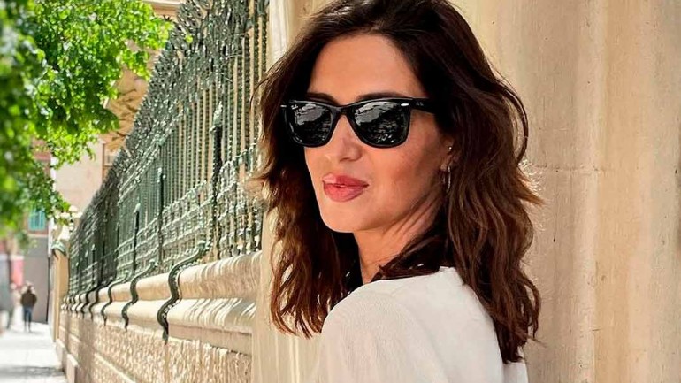 Sara Carbonero y su perfecto look primaveral para pasear por las calles de Madrid