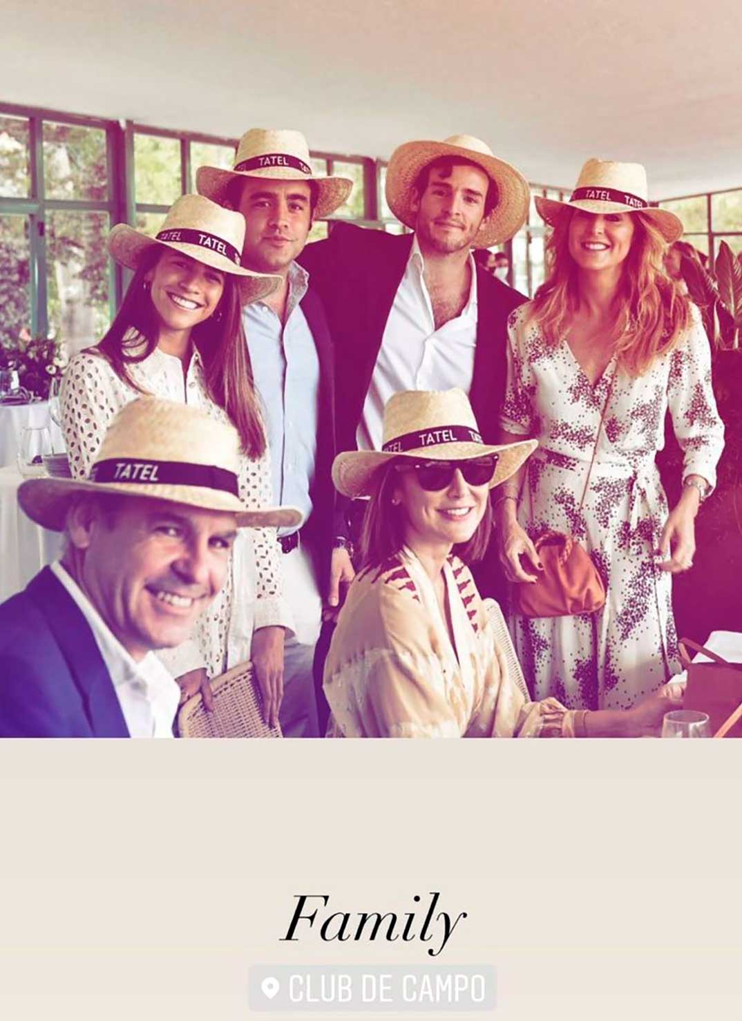 Tamara Falcó, Íñigo Onieva y los padres de Íñigo © Stories/Instagram