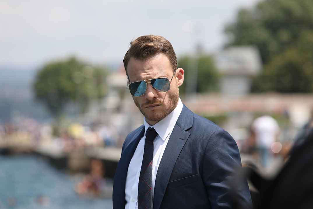 Kerem Bürsin - Love is in the air © Mediaset