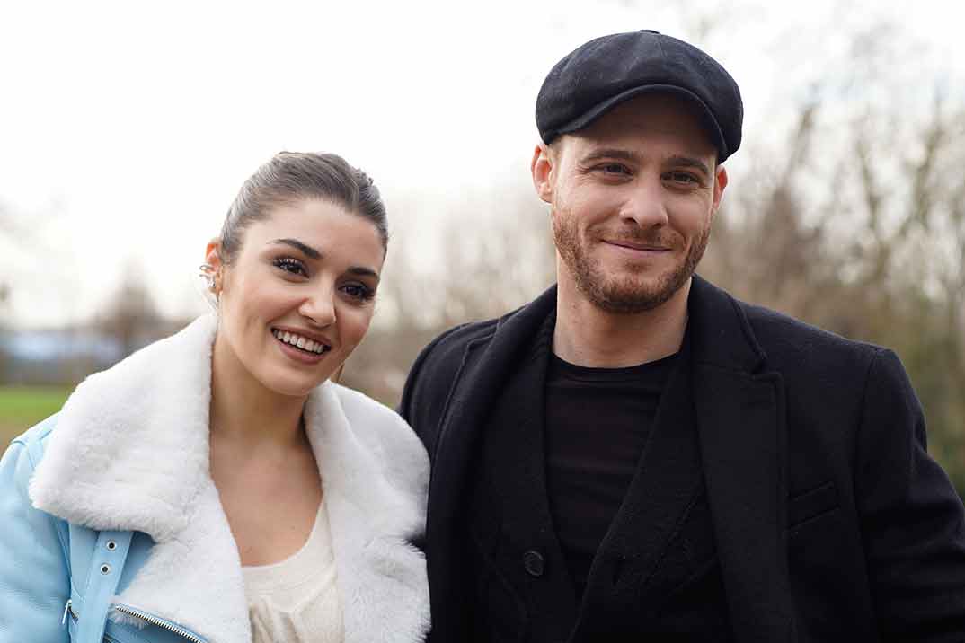 Hande Erçel y Kerem Bürsin - Love is in the air © Mediaset