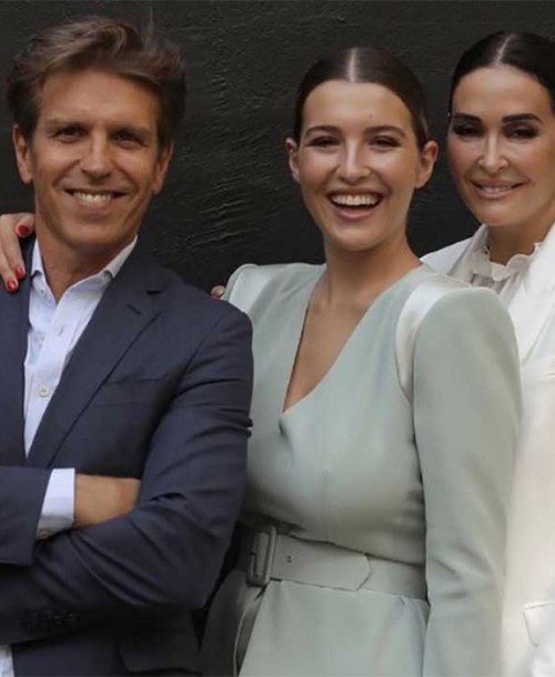 Alba Díaz reúne a sus padres, el Cordobés y Vicky Martín Berrocal, por su graduación
