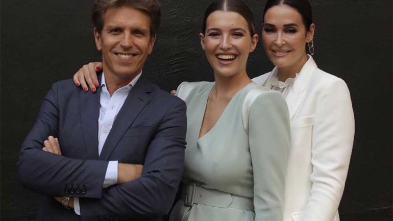 Alba Díaz reúne a sus padres, el Cordobés y Vicky Martín Berrocal, por su graduación