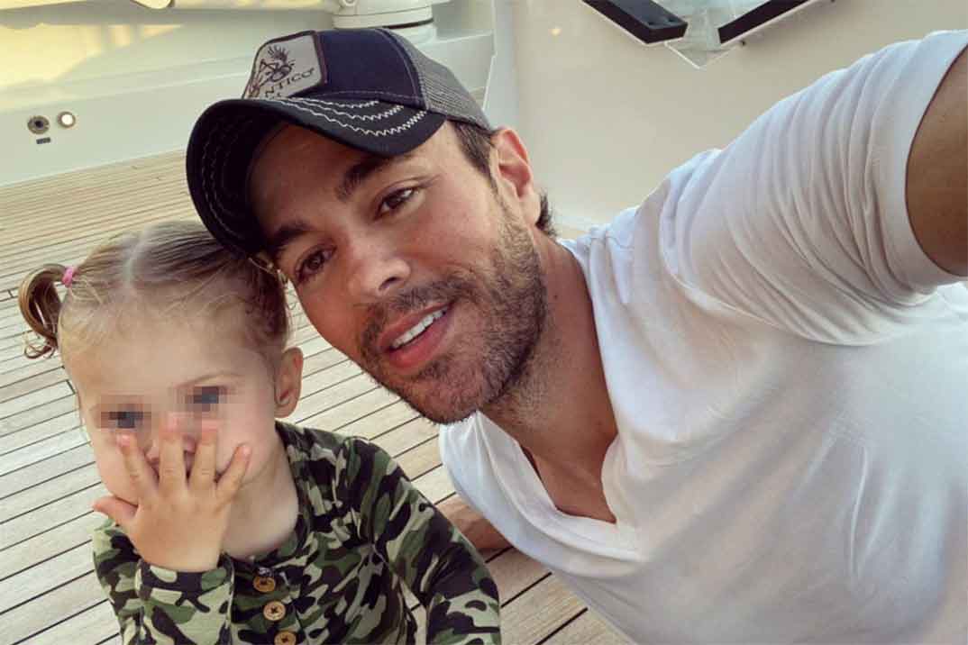 Enrique Iglesias y su hija Mary © Instagram