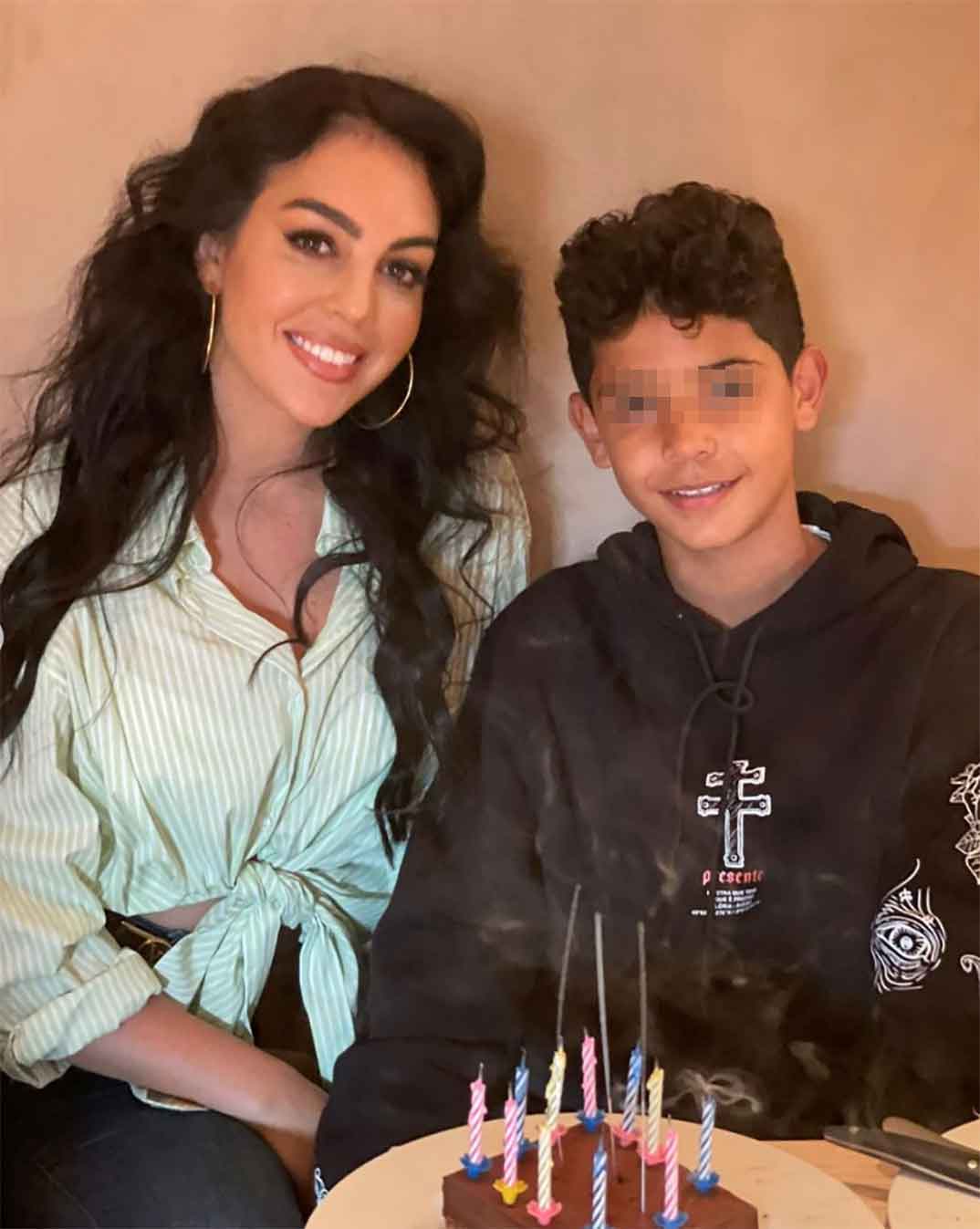 Georgina Rodríguez y Cristiano Jr. © Instagram