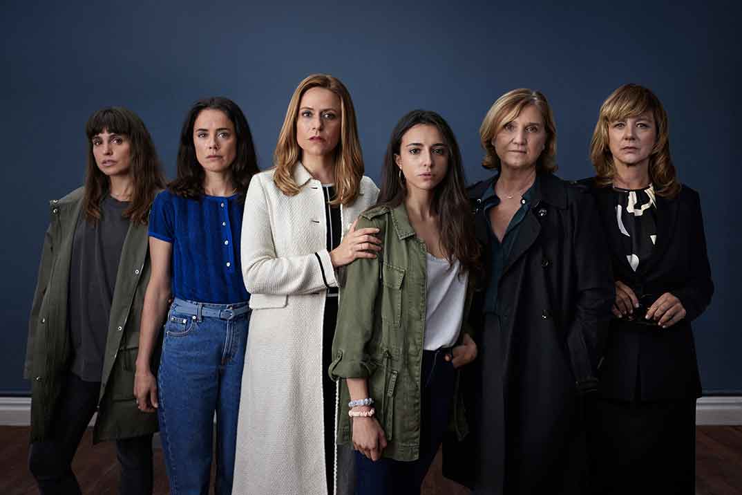 Itziar Ituño, Emma Suárez, Patricia López Arnaiz, Ana Wagener, Verónica Echegui y Yune Nogueiras - Intimidad © David Herranz/Netflix