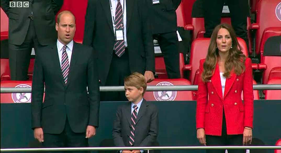 Príncipe Guillermo y Kate Middleton con su hijo George © dukeandduchessofcambridge