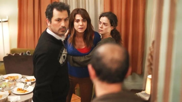 «Mujer» Capítulo 76: Sirin, cada vez más sola