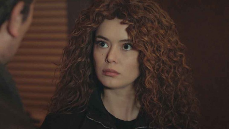 «Mujer» Capítulo 79: Bahar se lanza al fin a besar a Arif