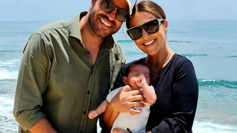 Paula Echevarría y Miguel Torres llevan por primera vez a su hijo a la playa