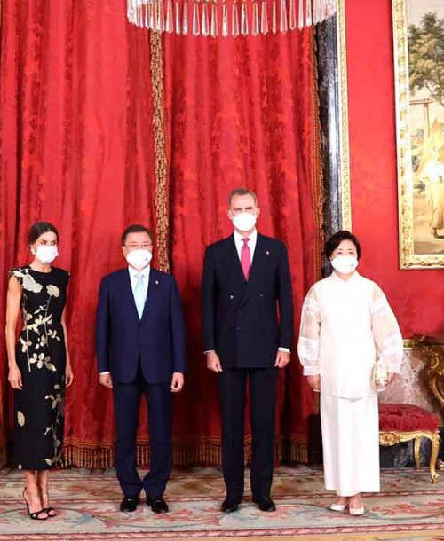 Los elegantes estilismos, de día y de noche, de la reina Letizia