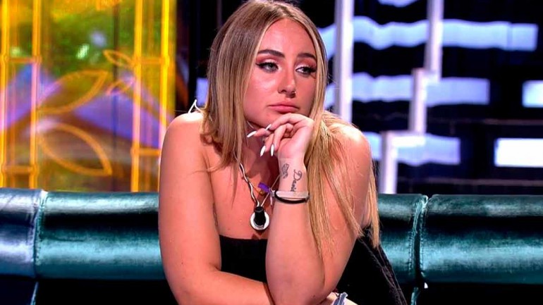 La reacción de Rocío Flores al fichaje de su madre por ‘Sálvame’