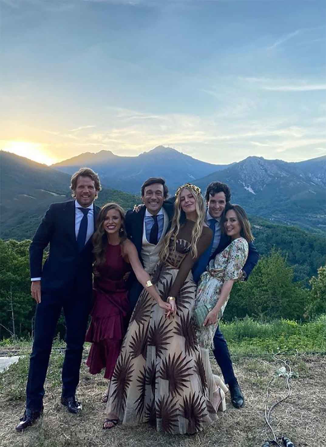 Tamara Falcó e Íñigo Onieva con sus amigos © Instagram