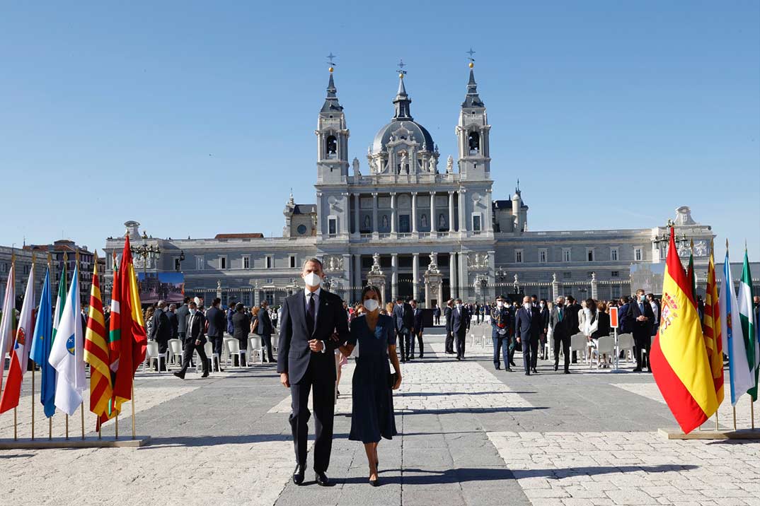 Reyes Felipe y Letizia homenaje a las víctimas del Covid-19 © Casa S.M. El Rey