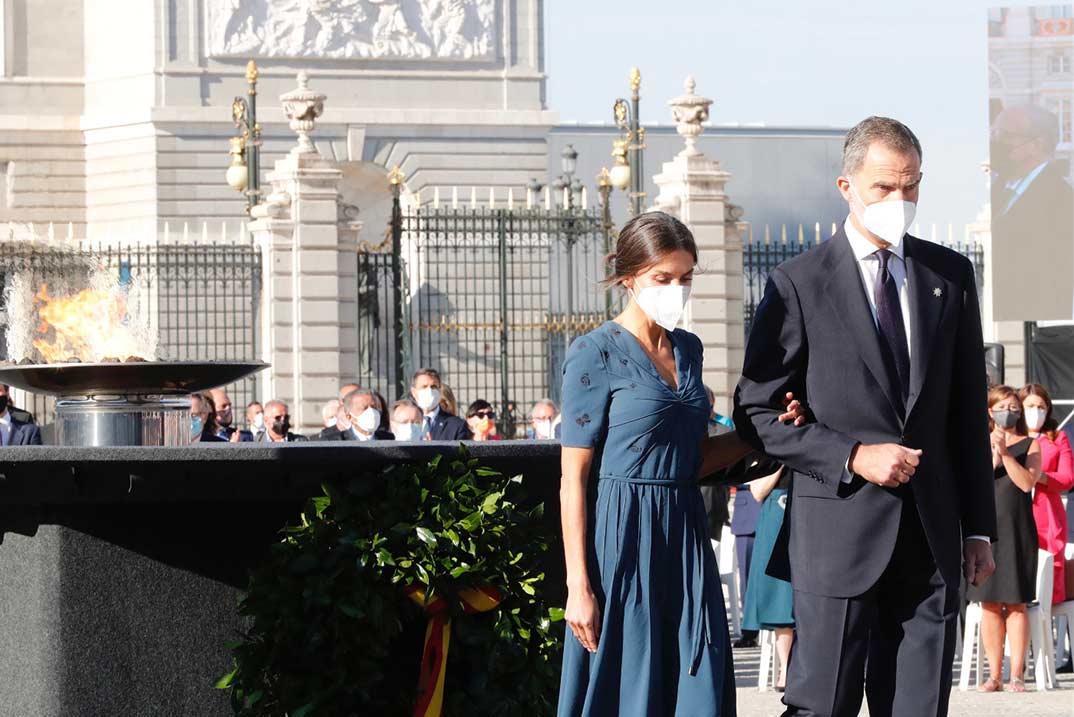 Reyes Felipe y Letizia homenaje a las víctimas del Covid-19 © Casa S.M. El Rey