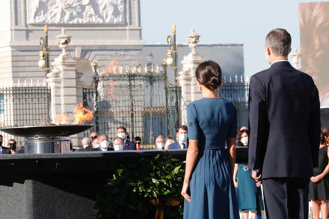 Reyes Felipe y Letizia homenaje a las víctimas del Covid-19 © Casa S.M. El Rey