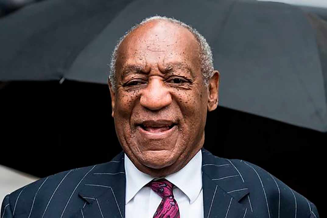 Bill Cosby sale de la cárcel tras anularse su condena por agresión sexual