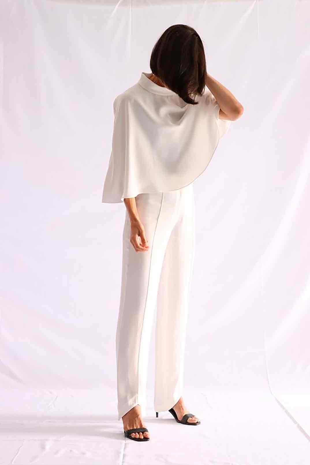 Conjunto blusa capa pantalón blanco - On Atlas