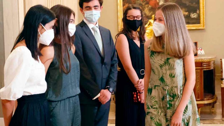 La princesa Leonor se reúne con sus futuros compañeros de internado