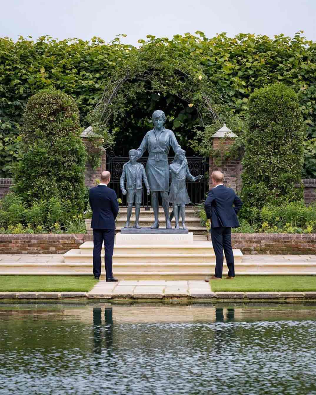 Príncipe Guillermo y Príncipe Harry © dukeandduchessofcambridge