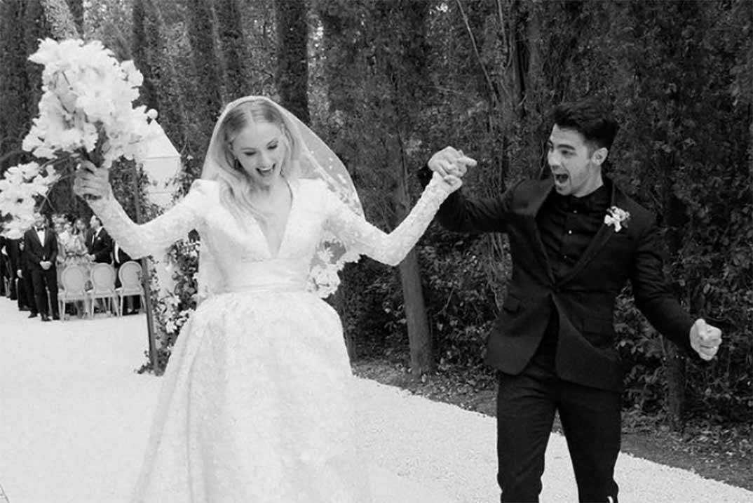 Sophie Turner y Joe Jonas celebran dos años de casados con fotos inéditas de su boda