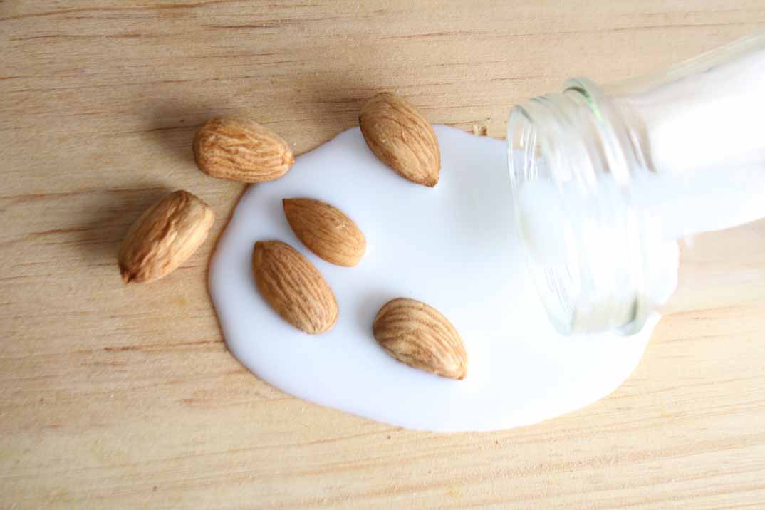 ¿Cuáles son los beneficios de tomar leche de almendra?