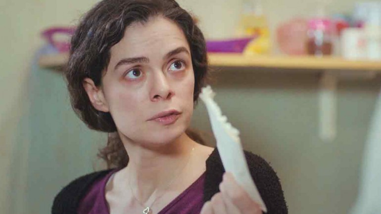 «Mujer» Capítulo 80: Sirin regresa a su casa en busca de dinero
