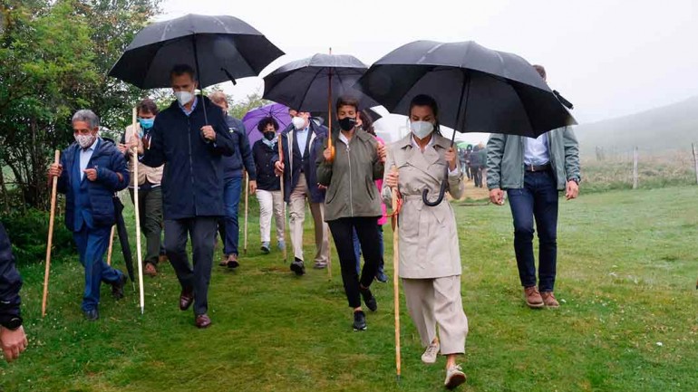 Los reyes Felipe y Letizia en el Camino de Santiago para celebrar la apertura del Año Jacobeo
