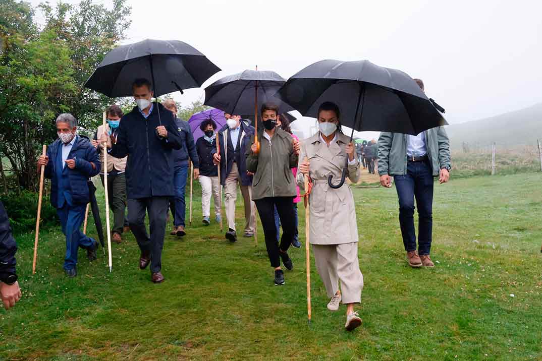 Los reyes Felipe y Letizia en el Camino de Santiago para celebrar la apertura del Año Jacobeo