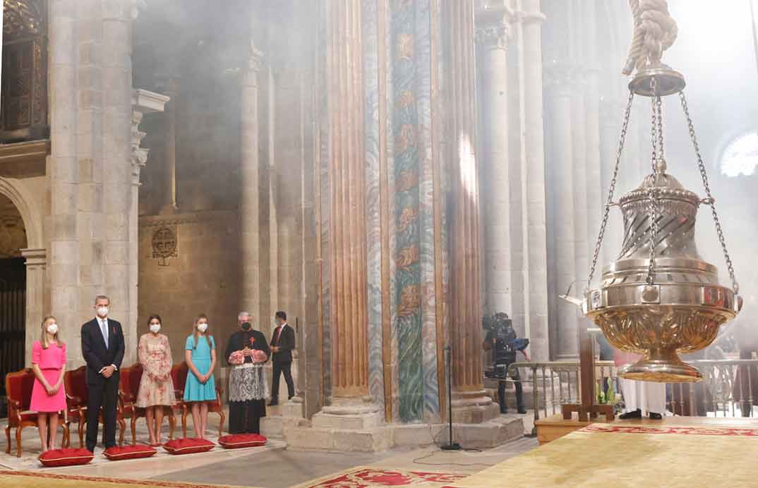 Reyes Felipe y Letizia con sus hijas Leonor y Sofía - Santiago de Compostela