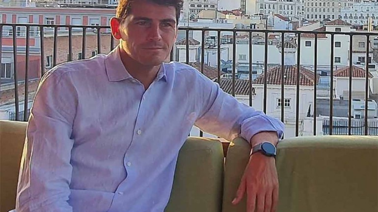 Iker Casillas se une a los voluntarios en las labores de extinción del incendio de Ávila