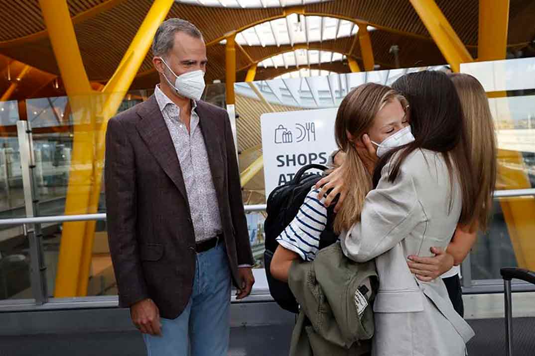 Los reyes Felipe y Letizia con la infanta Sofía despiden a la princesa Leonor © Casa S.M. El Rey