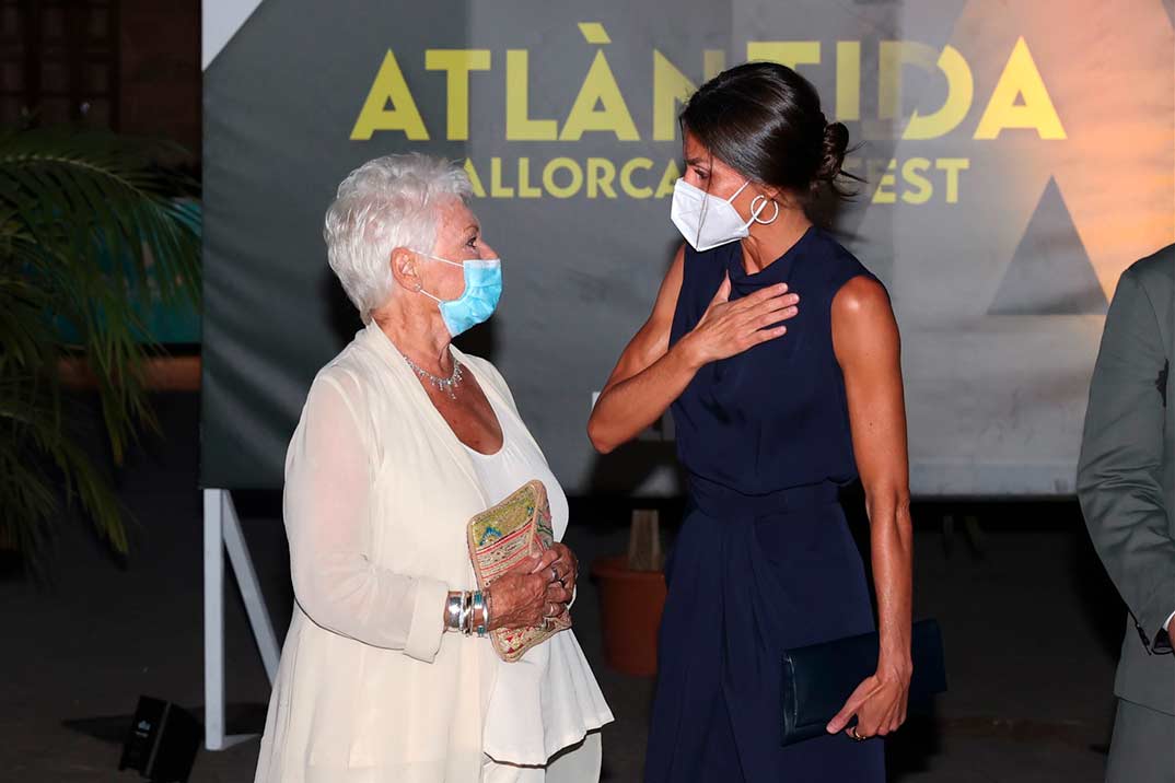 La reina Letizia presume de piernas en su primera aparición en Mallorca