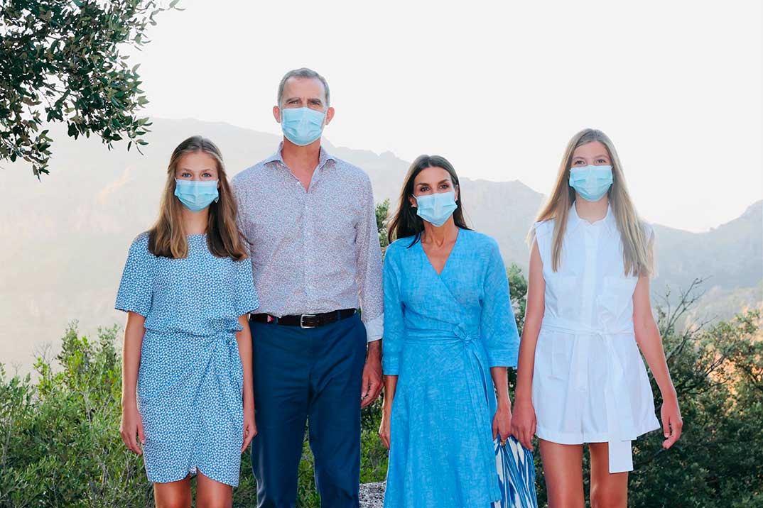 Reyes Felipe y Letizia con sus hijas Leonor y Sofía - Palma de Mallorca © Casa S.M. El Rey