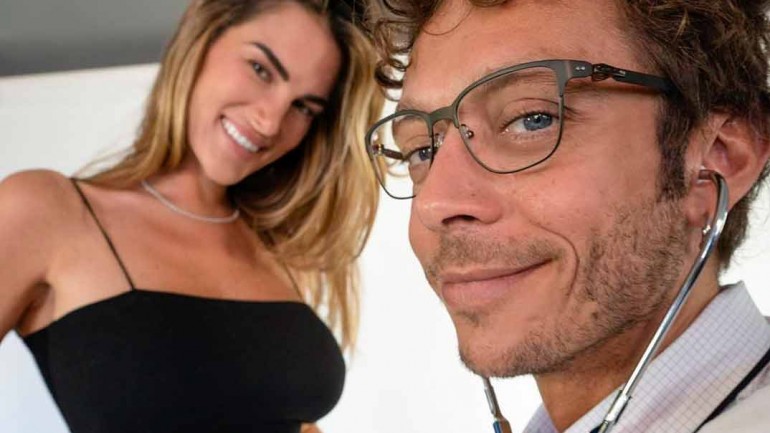 La curiosa forma con la que Rossi ha anunciado que va a ser padre
