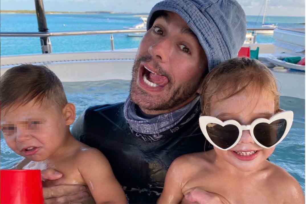 Enrique Iglesias con sus hijos © Instagram