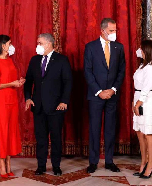 La reina Letizia recupera su vestido rojo de Massimo Dutti más comentado
