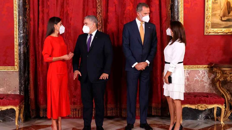 La reina Letizia recupera su vestido rojo de Massimo Dutti más comentado