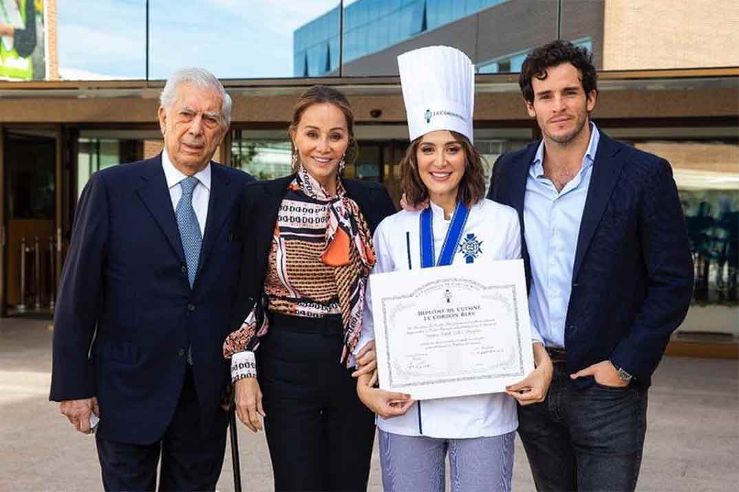 Tamara Falcó con Íñigo Onieva, Isabel Preysler y Mario Vargas Llosa © Instagram