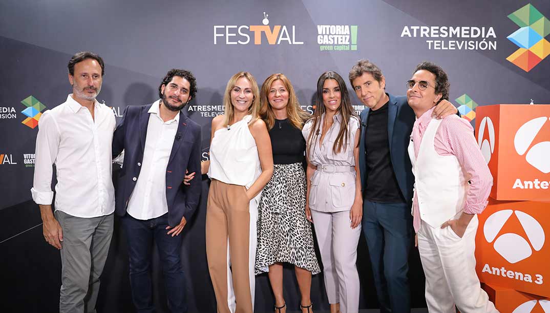 Manel Fuentes con Ruth Lorenzo, Ana Milán, Josie y El Monaguillo - Veo cómo cantas - FestVal Vitoria © Antena 3