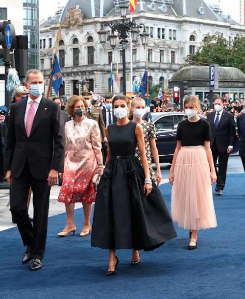 Premios Princesa de Asturias 2021: Los looks de la reina Letizia y sus hijas Leonor y Sofía