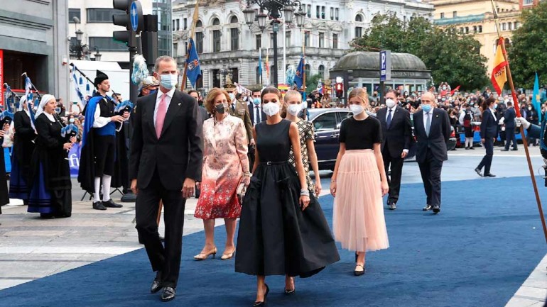 Premios Princesa de Asturias 2021: Los looks de la reina Letizia y sus hijas Leonor y Sofía