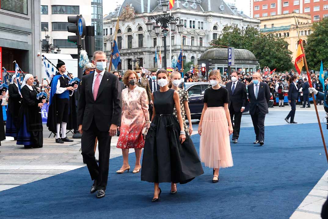 Premios Princesa de Asturias 2021: Los looks de la reina Letizia y sus hijas Leonor y Sofía
