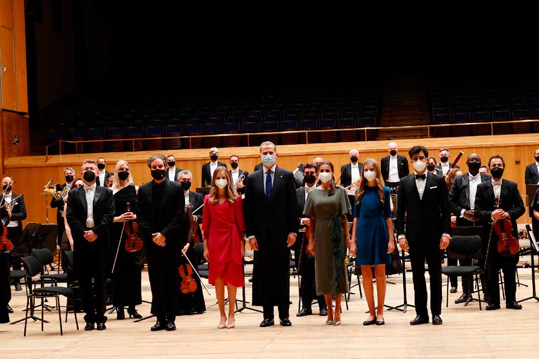 Reyes Felipe y Letizia con la princesa Leonor y la infanta Sofía - l XXIX Concierto Premios Princesa de Asturias © Casa S.M. El Rey