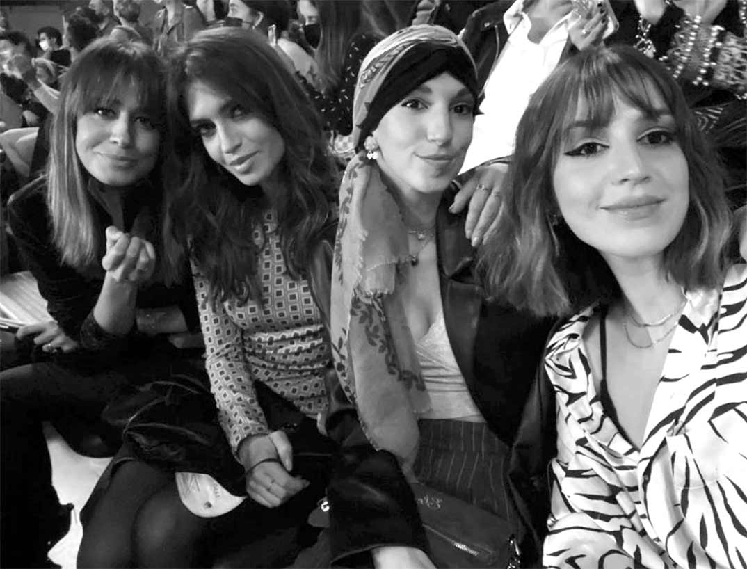 Sara Carbonero, Isabel Jiménez, Elena Huelva y su hermana Emi Huelva © Instagram