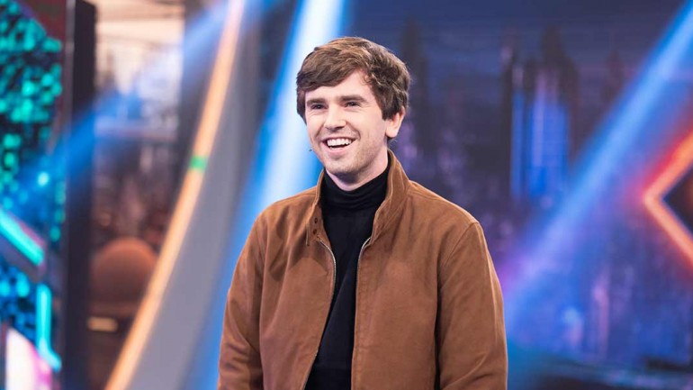 Freddie Highmore sorprende a Pablo Motos hablando en castellano