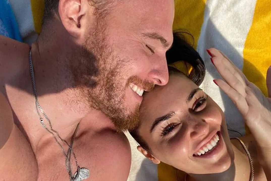 Kerem Bürsin responde a los rumores de boda con Hande Erçel