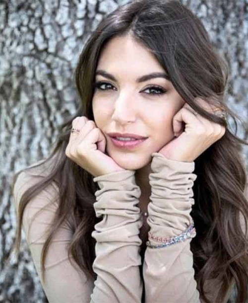 Ana Guerra responde a las quejas de su vecino: «Es que estudio mucho»