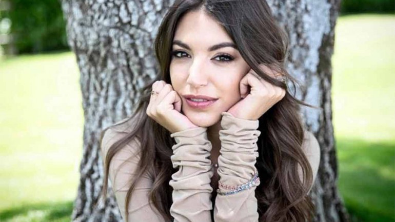 Ana Guerra responde a las quejas de su vecino: «Es que estudio mucho»