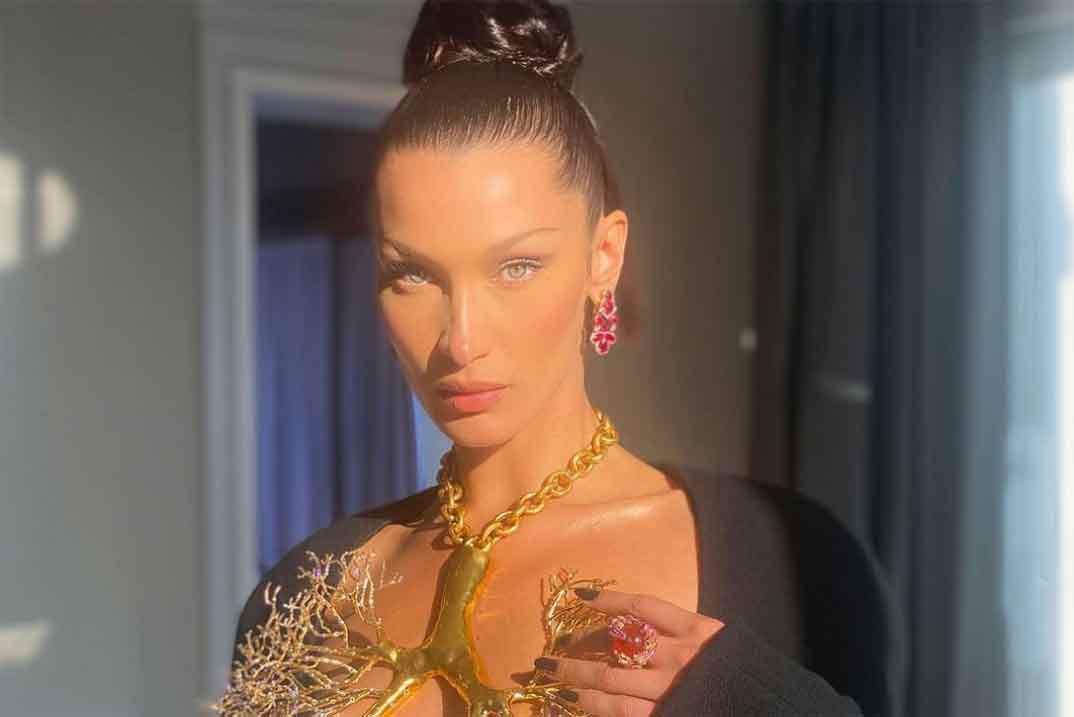 Bella Hadid comparte fotos llorando: «Las redes sociales no son reales»