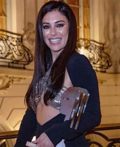 El espectacular vestido con escote joya de Blanca Suárez